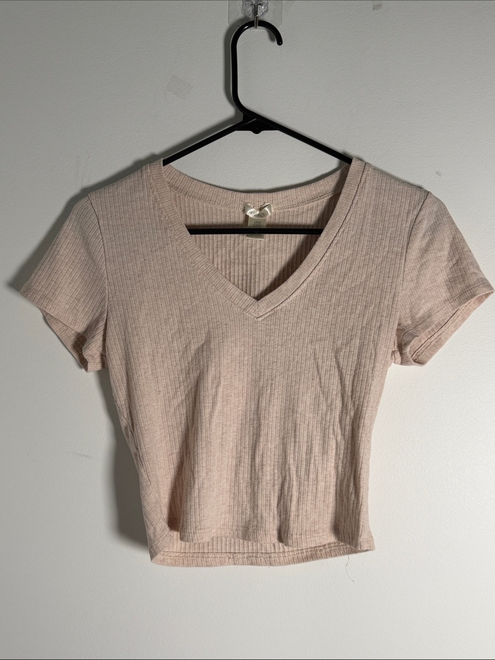 Bozzolo cream ribbed v-neck short sleeve cropped fit shirt